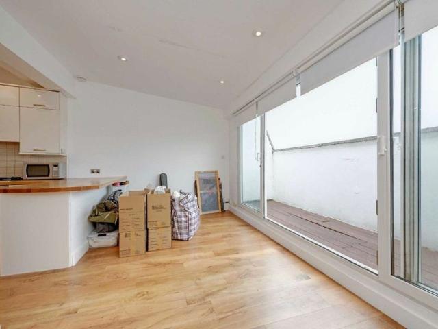 Apartment for rent in Belsize Park, Cat Hill