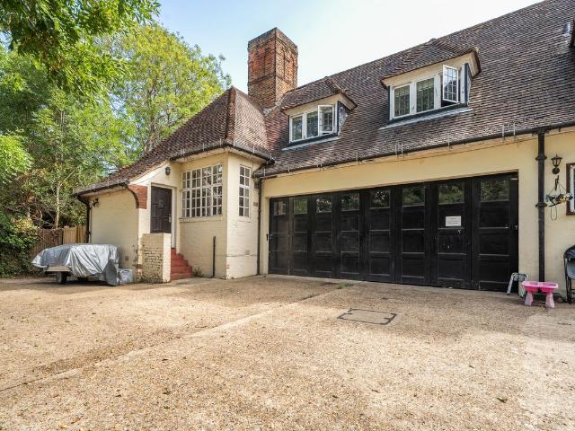 House for rent in Middle Park, Greater London