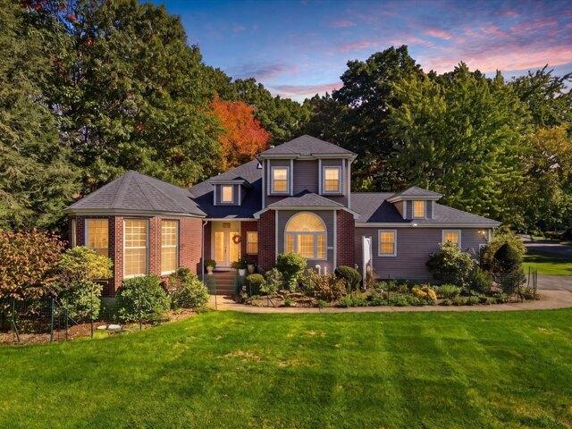 House for sale in Sharon, Norfolk County