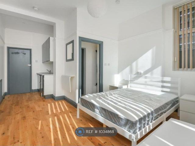 Studio for rent in Browning Estate, Greater London