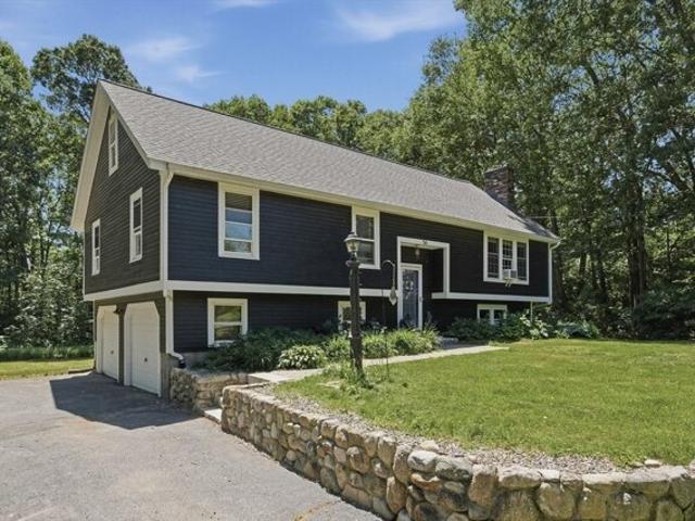 House for sale in North Uxbridge, Massachusetts