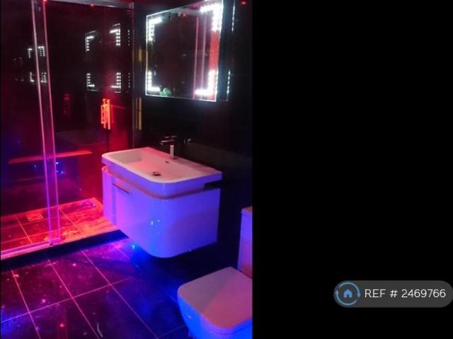 Apartment for rent in Dixons Green, West Midlands