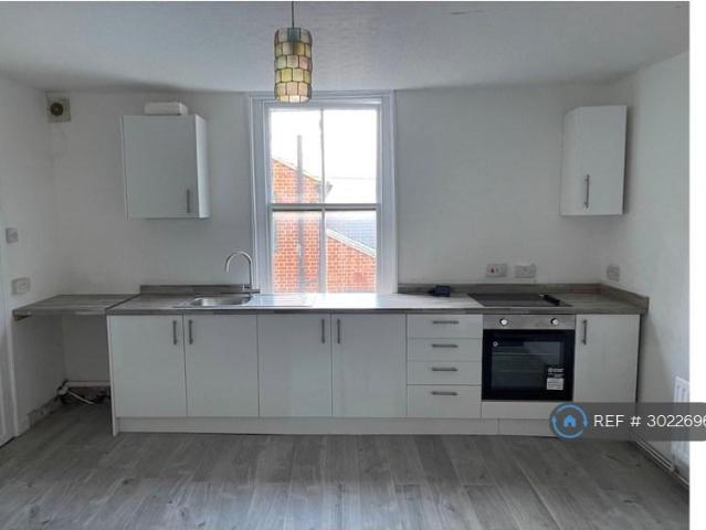 Apartment for rent in Southtown, Stokesby