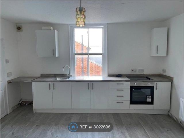 Apartment for rent in Southtown, Stokesby