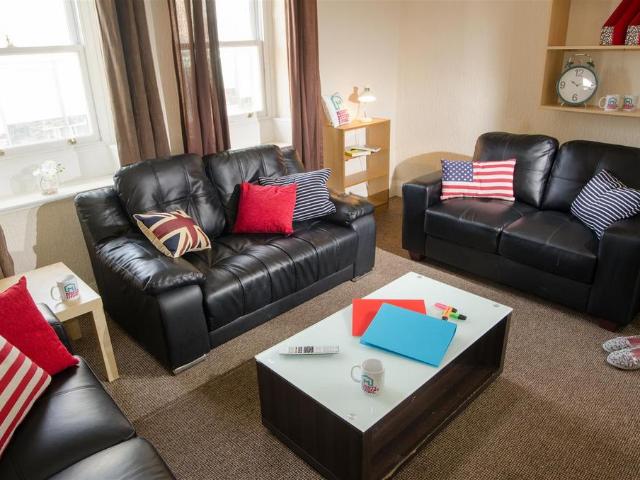Apartment for rent in Greaves, Bare