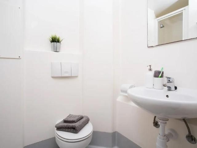 Room for rent in Bede Island, Old Wharf