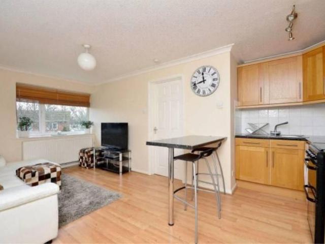 Apartment for rent in Heol-las, Surrey
