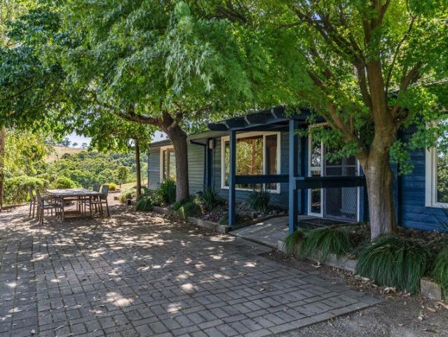Cottage for sale in Yellingbo, Melbourne