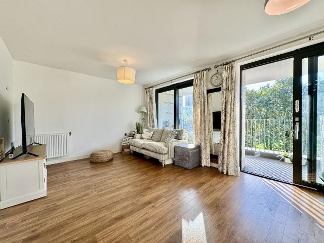 Apartment for rent in Silvertown, Greater London