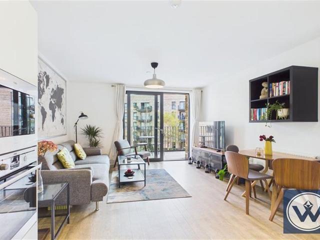 Apartment for rent in Waterside Park, Silvertown