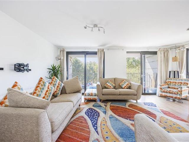 Apartment for rent in Waterside Park, Greater London