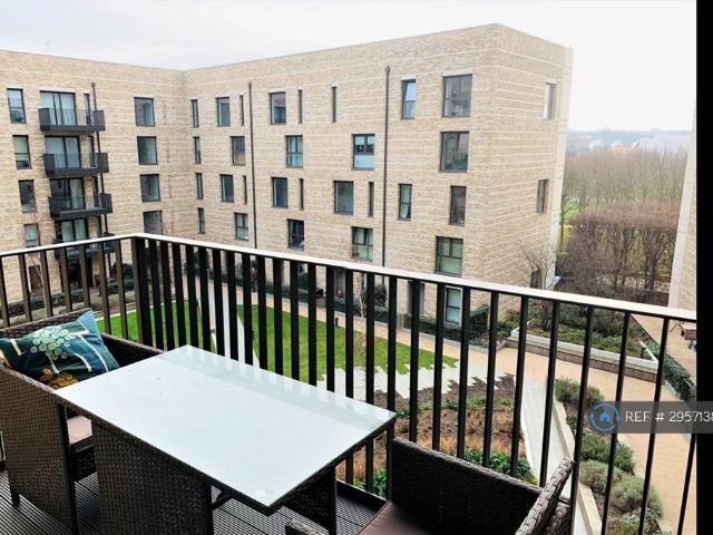 Apartment for rent in Silvertown, Greater London
