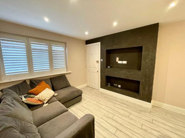 Apartment for rent in Westborough, Surrey