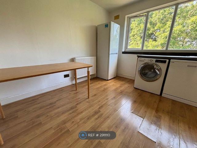 Apartment for rent in Fortis Green, Greater London