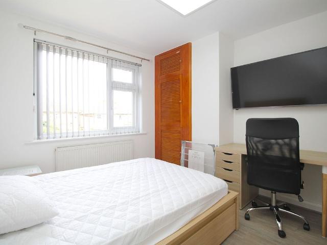 Room for rent in Elmfield, Leicestershire
