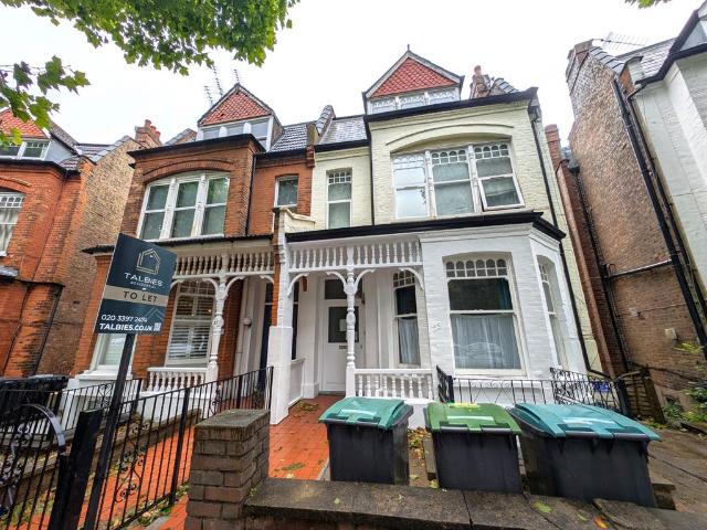Apartment for rent in Fortis Green, Greater London