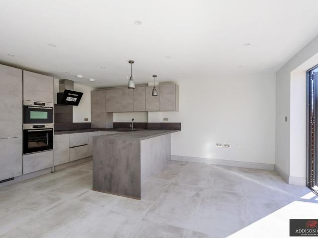 House for rent in New Town, Eton