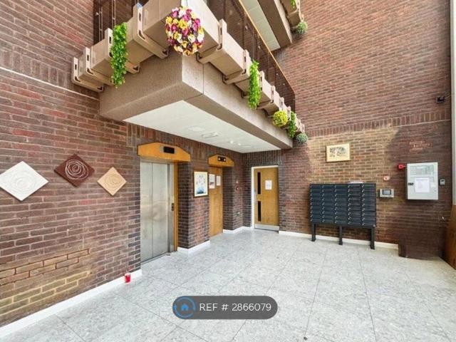 Apartment for rent in Heol-las, Surrey