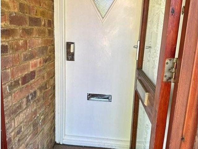 Apartment for rent in Upton Park, Greater London