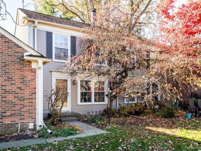 Condo for sale in Rochester Hills, Michigan