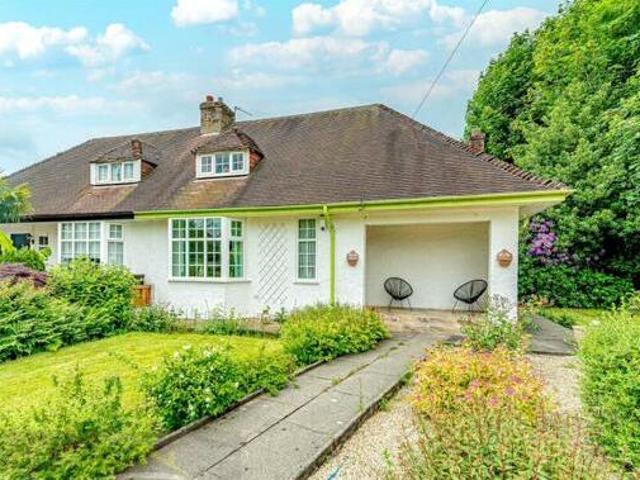House for sale in Leigh