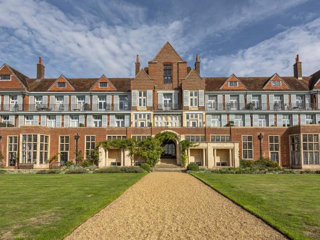 Apartment for rent in Littlecote, West Sussex