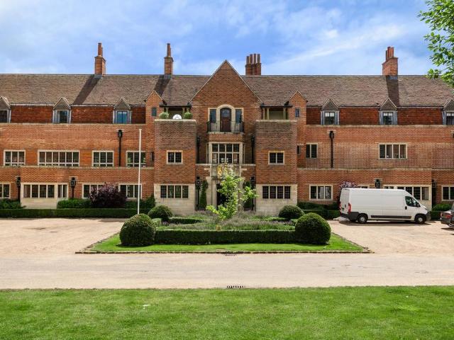 Apartment for rent in Littlecote, West Sussex