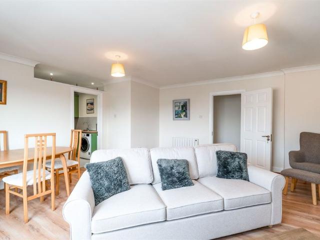 Apartment to rent in Bluebell, North Tipperary