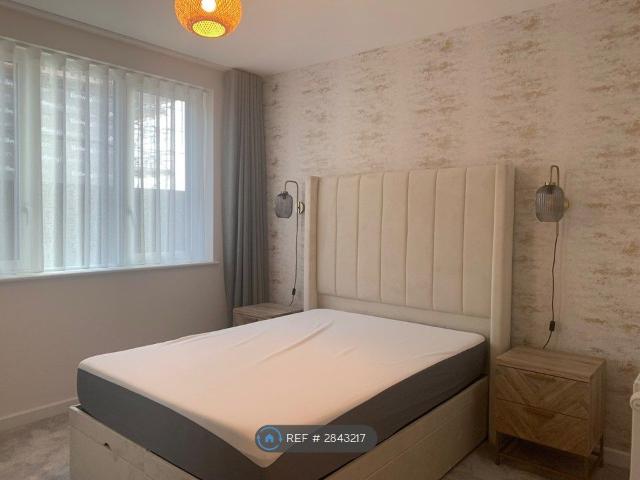 Room for rent in Thames View, Greater London