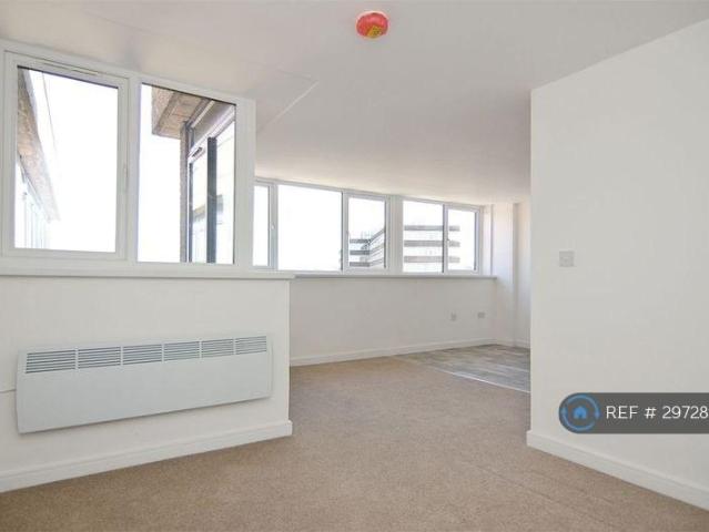 Apartment for rent in Dixons Green, West Midlands