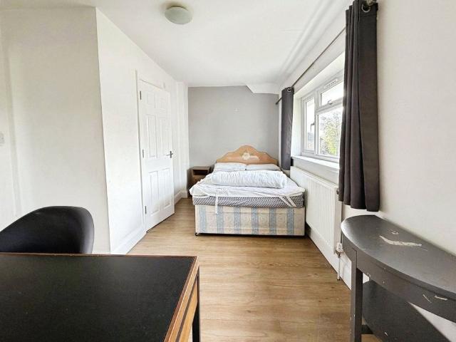House for rent in Bishopsgate, Runnymede