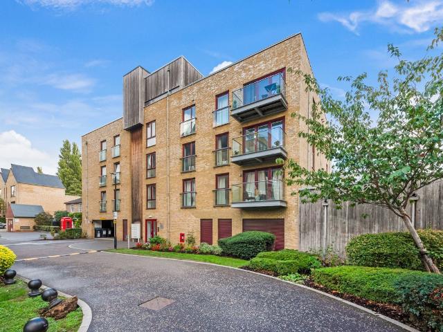 Apartment for rent in New Denham, Denham