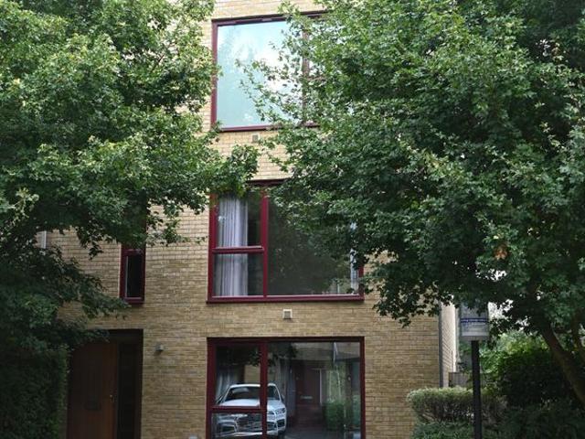Apartment for rent in Denham