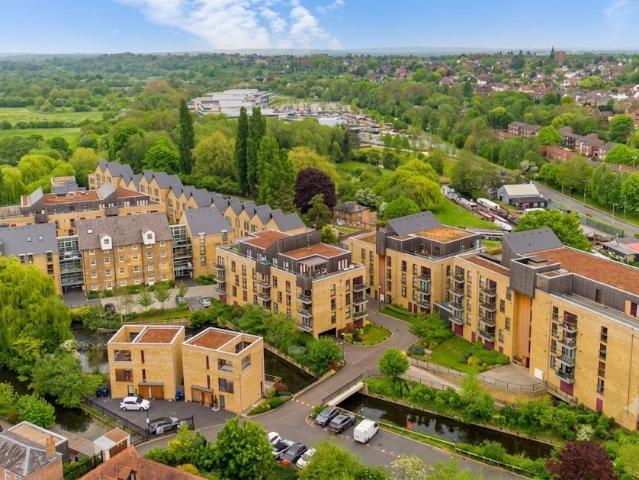 Apartment for rent in Denham