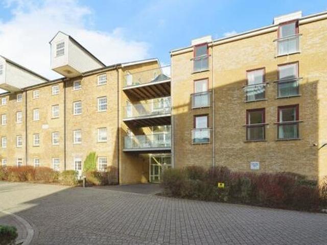 House for sale in Uxbridge, Greater London