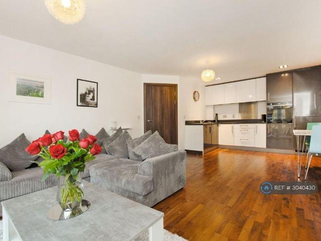 Apartment for rent in New Denham, Denham