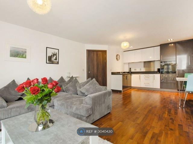 Apartment for rent in New Denham, Denham