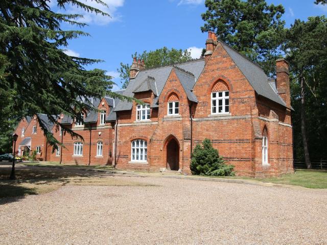 Apartment for rent in Colnbrook with Poyle, Slough