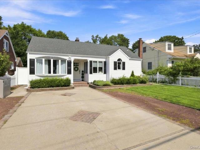 House for sale in Smithtown, New York
