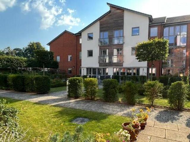 House for sale in Fleet, Hart