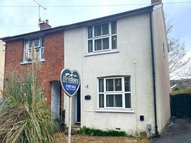 House for sale in Heol-las, Surrey