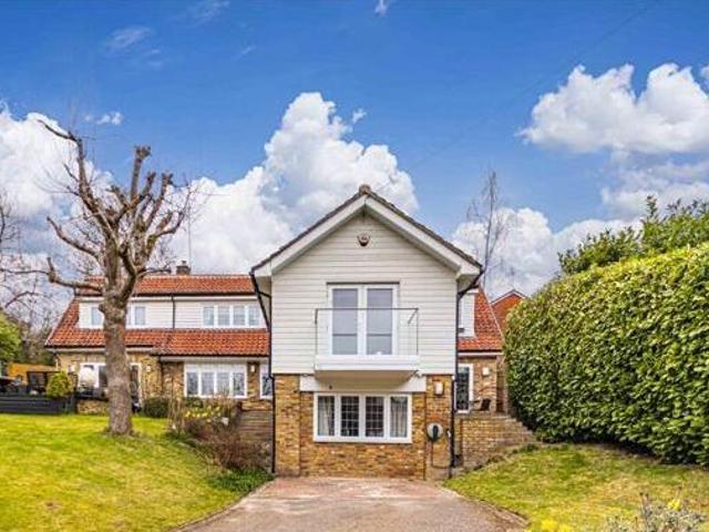 House for sale in Ashlyns Estate, Pouchen End