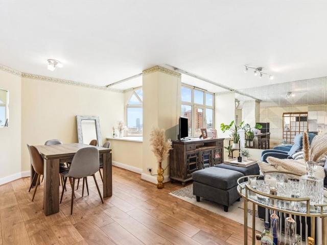 Apartment for rent in Lot's Village, Greater London