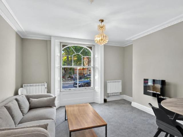 Apartment for rent in Lot's Village, Greater London