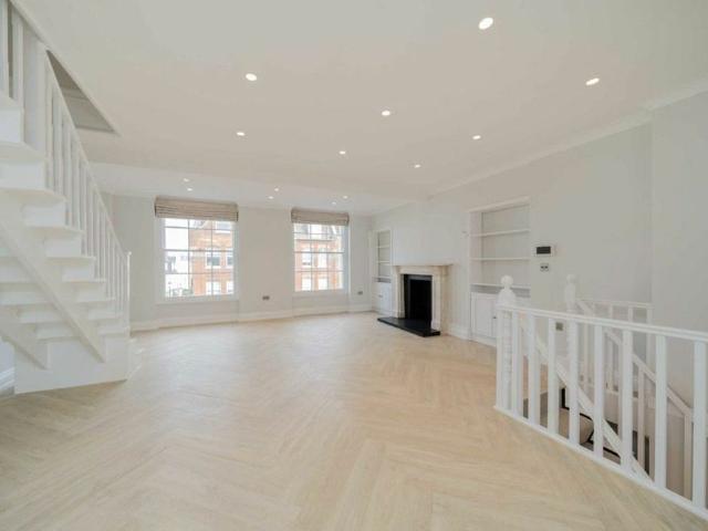 House for rent in Chelsea, Cat Hill