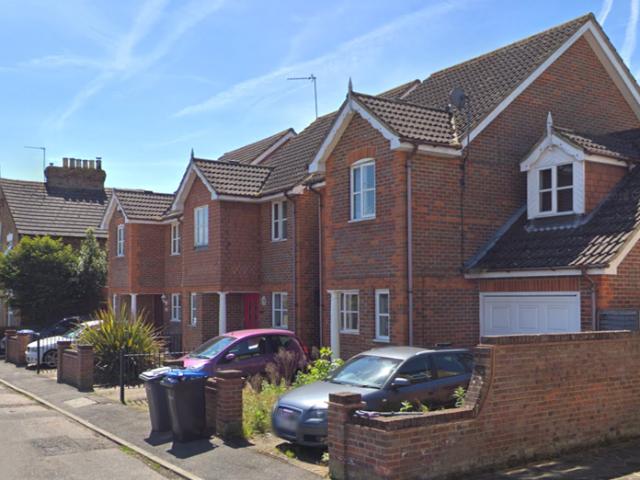 House for rent in Row Town, Surrey