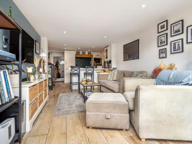 House for rent in Fole, Surrey