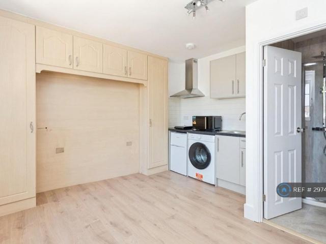 Apartment for rent in Lane, Greater London