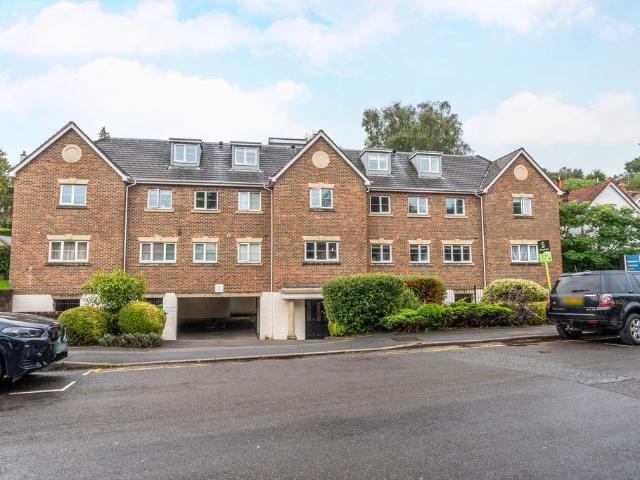 Apartment for rent in Fole, Surrey
