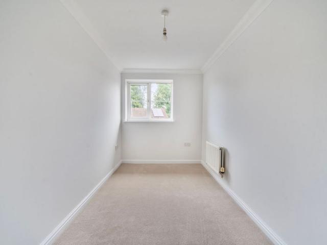 Apartment for rent in Fole, Surrey